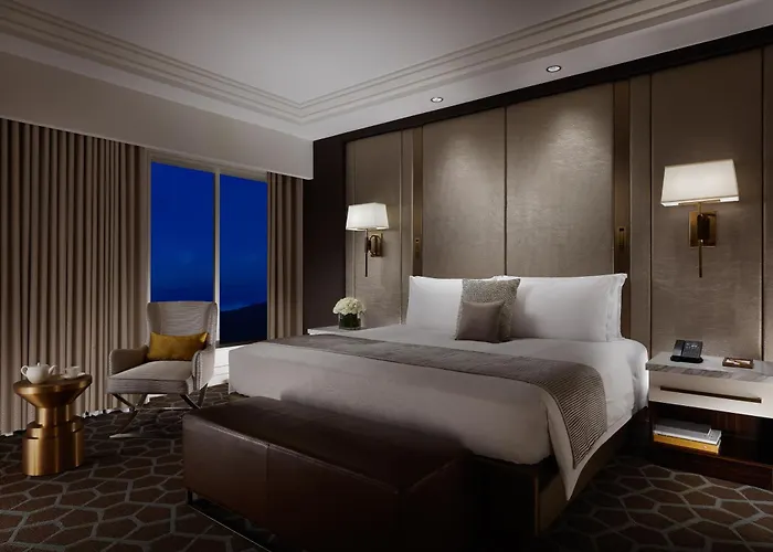 Paiza Lofts At Parisian 5*